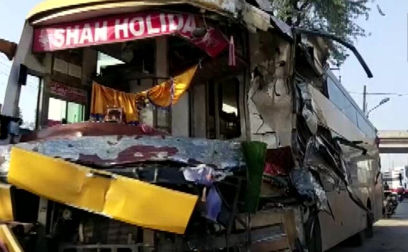Big accident - Terrible accident due to collision of three tourist buses going from Katra to Delhi, five died