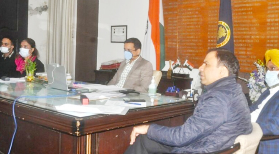 Families of people who lost their lives due to Kovid in the district should be ensured to get accreditation assistance of 50,000: DC Ghanshyam Thori
