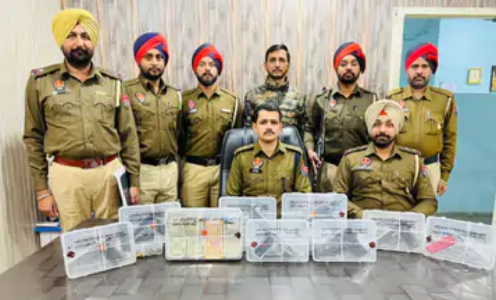 Jalandhar Rural Police busting a big gang arrested 4 members including 9 pistols, 14 magazines, 16 trampled and drug money of Rs 2.50 lakh