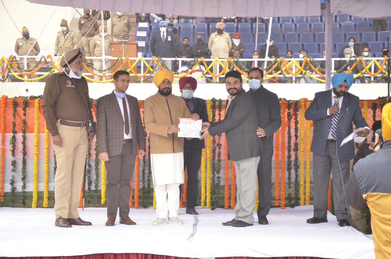 Mr. Sanjeev Kapoor, husband of Mrs. Neetu Kapoor, Vice President (Women Cell), Digital Media Association, was specially honored by the Chief Minister of Punjab, Mr. Charanjit Singh Channi for his outstanding performance in the field of education.