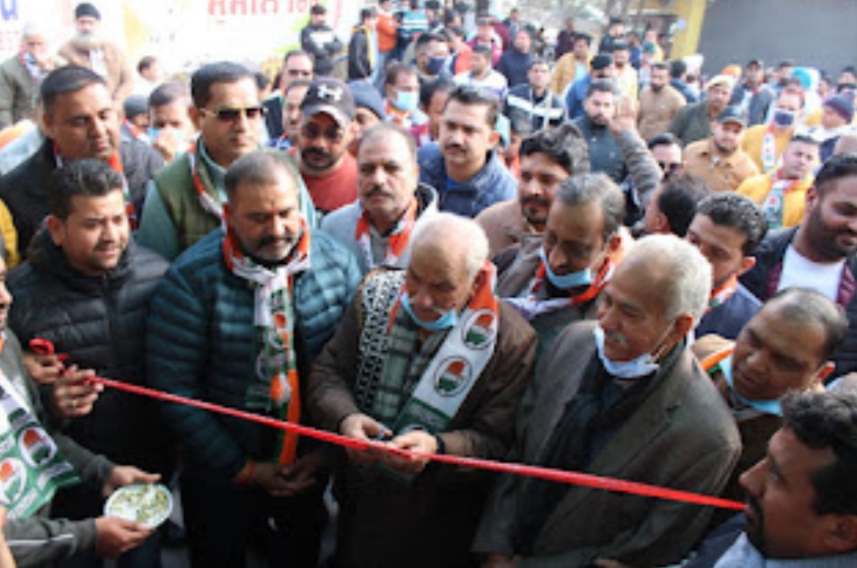 MLA Sushil Rinku opened the main election office on 120 feet road in the West
