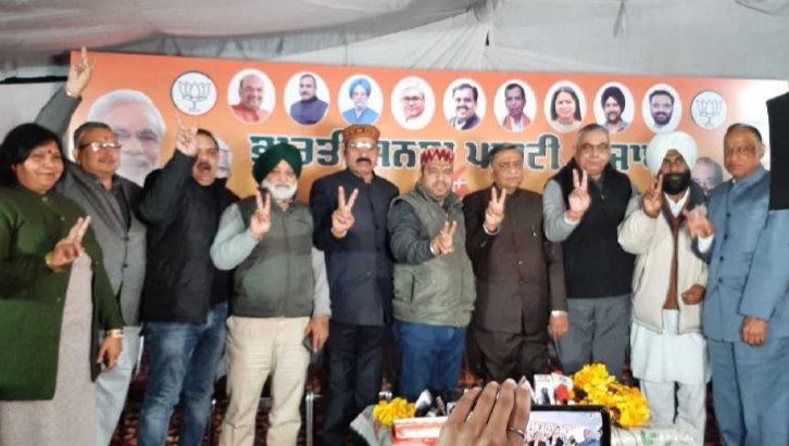 A grand welcome to the declared candidates for the three seats of BJP Jalandhar at the party's election office.