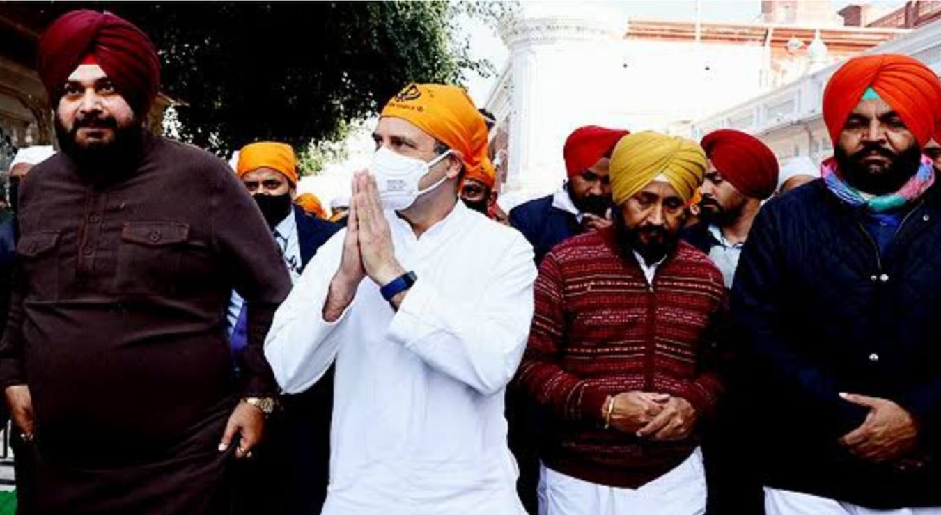 Rahul Gandhi bowed down to Shri Darbar Sahib with the candidates of Congress party, CM Channi and Sidhu were also present