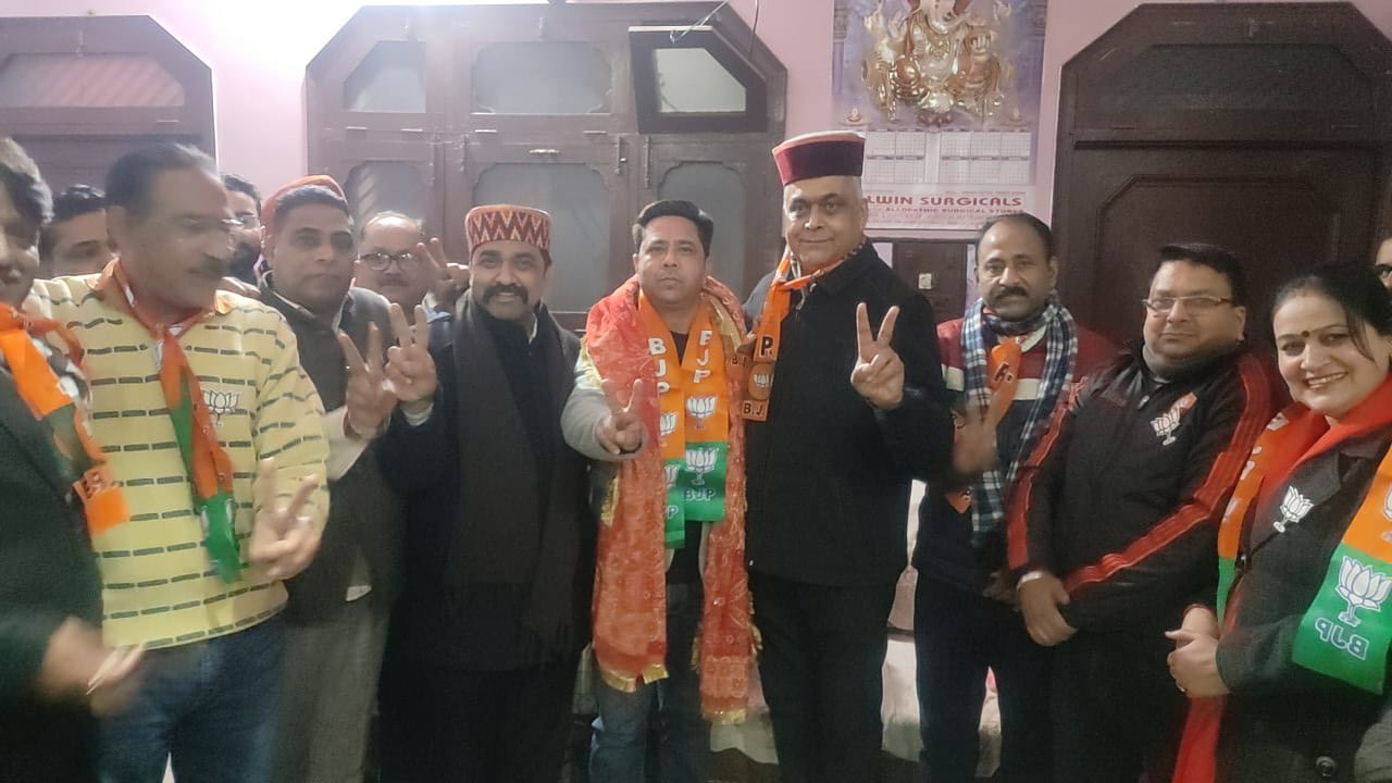 Big blow to Henry family in Jalandhar North Punjab Business Cell General Secretary Mandeep Saini joins BJP along with colleagues