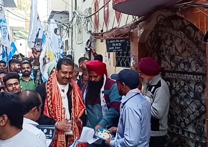AAP's candidate from Jalandhar North Dinesh Dhal campaigned door to door in Preet Nagar locality