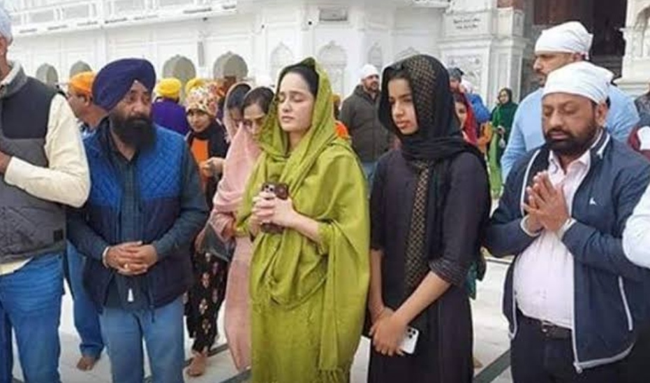 Punjabi actor Deep Sidhu's wife and daughter reached Sri Darbar Sahib