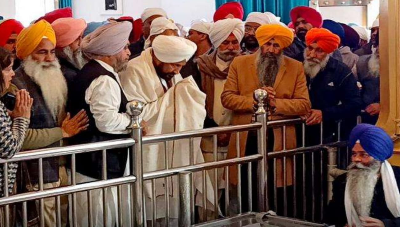 Chief Minister Charanjit Channi in the shelter of temples and gurudwaras for victory, know where he bowed down