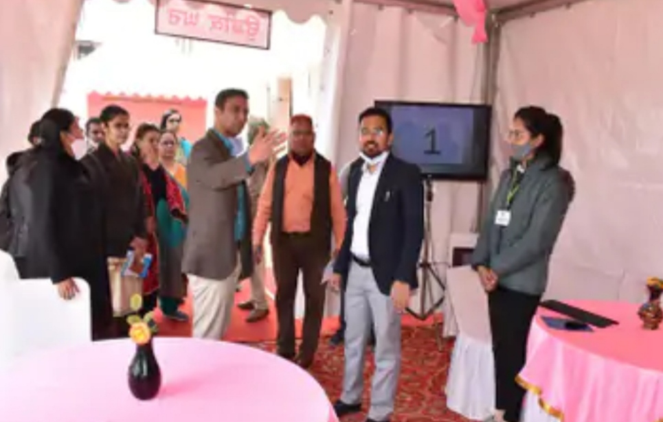 Deputy commissioner inspected the super model polling station built in Jalandhar