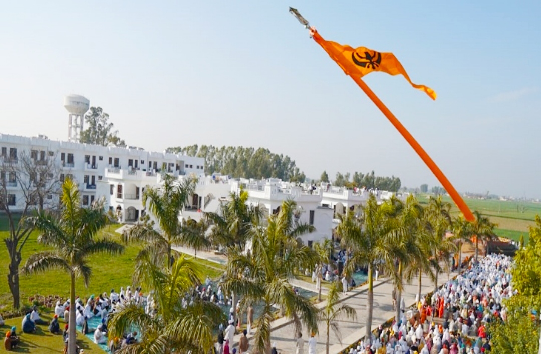 World's highest Nishan Sahib at Bulandpuri in Jalandhar district, 450M cloth is used for Chola Sahib