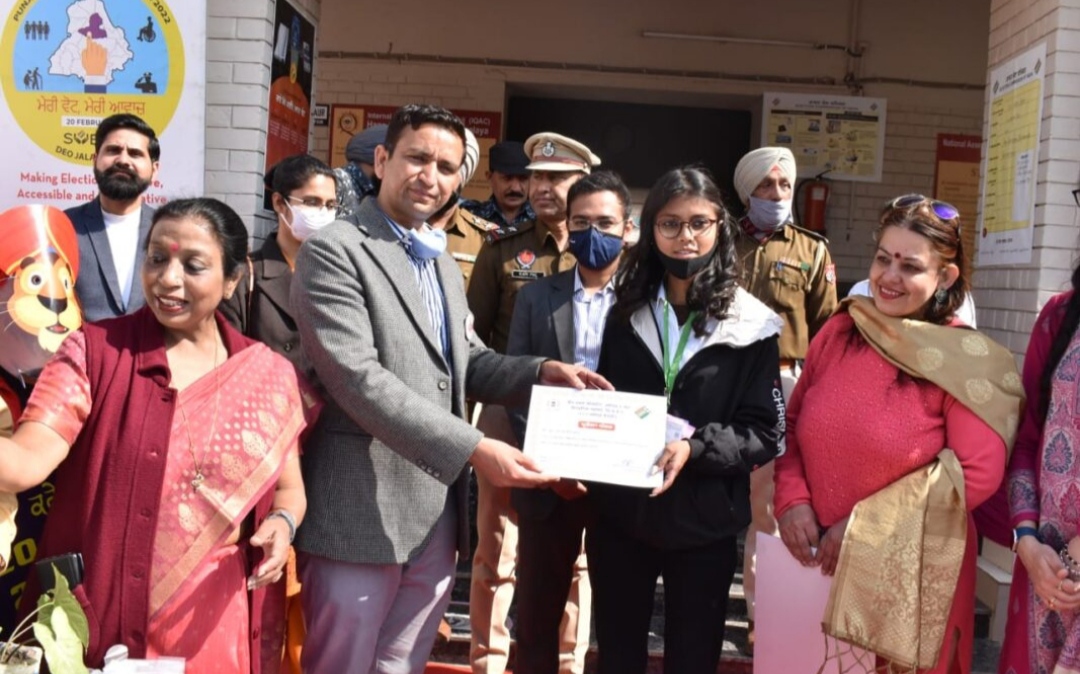 Jalandhar Deputy Commissioner Ghanshyam Thori visits Super Model Polling Station