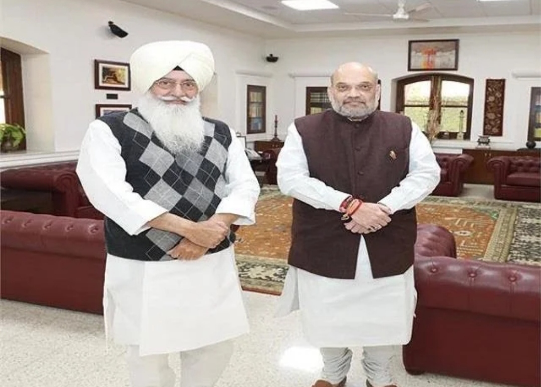 Home Minister Amit Shah meets Baba Gurinder Singh Dhillon, head of Radha Soami Dera Beas