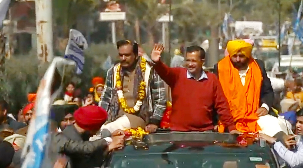 Punjab Assembly Election 2022: In Amritsar, Kejriwal did a road show with Bhagwant Mann and Kunwar Vijay Pratap Singh