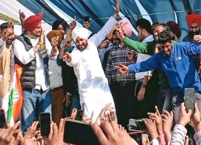 Punjab Election 2022: CM Charanjit Channi challenged the opponents with a bhangra