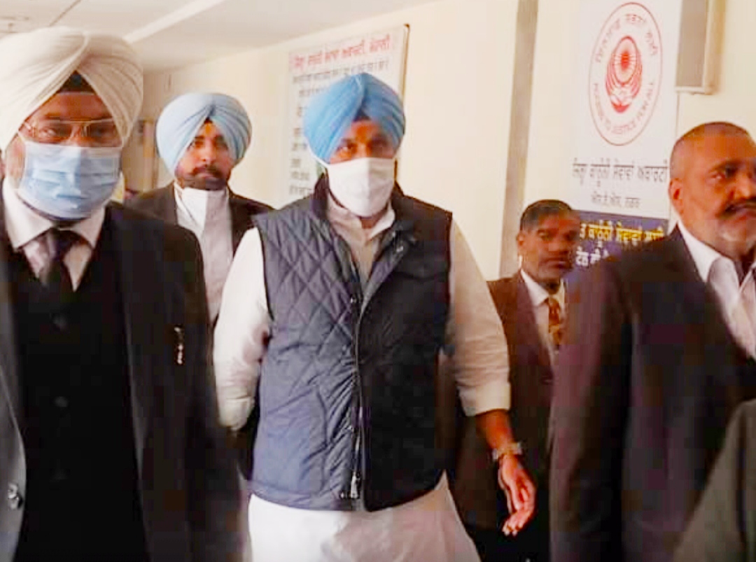 SAD leader and former Punjab minister Bikram Singh Majithia surrenders in Mohali court, know the matter