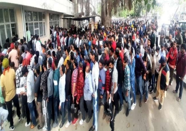 Lok Adalat in the court premises, thousands of people arrived, long lines of people who had to pay challans