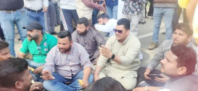 Hindu organizations raged on those who spoiled the atmosphere of Punjab by killing cows, blocked the Pathankot highway