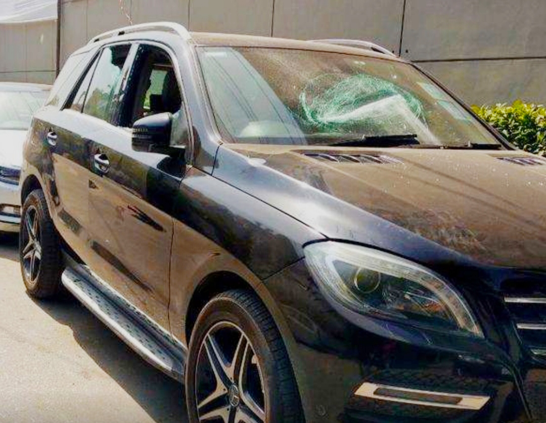 Big news: Punjab Industry Board's Vice Chairman and his son were shot and injured by neighbors in Amritsar.