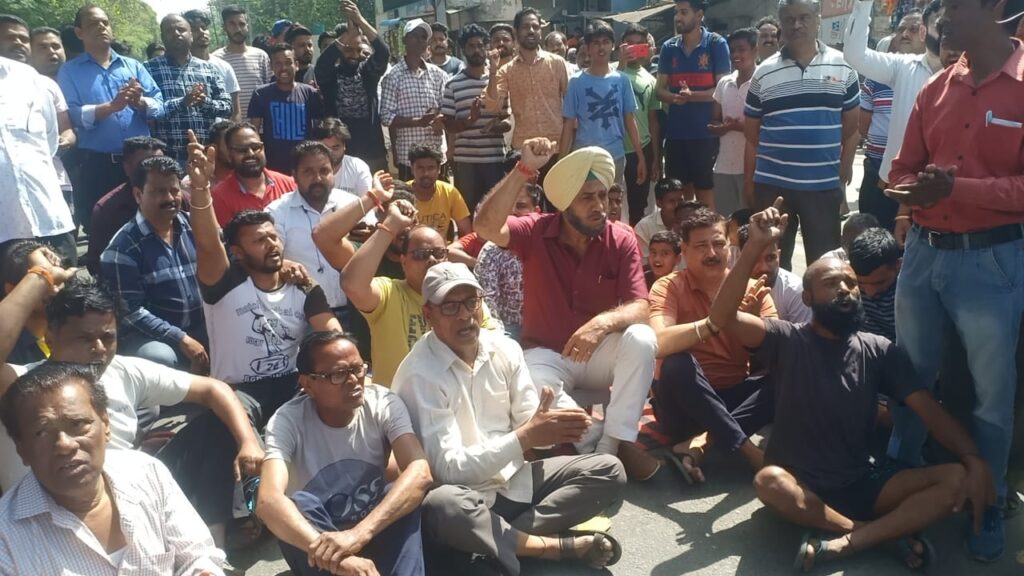 The angry people of Jalandhar Cantt staged a sit-in protest against the army, know the reason