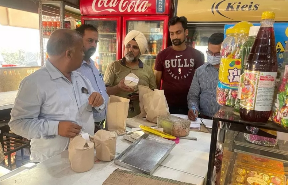 Hoshiarpur District Health Officer Dr. Lakhveer Singh and team took samples of food and drink in Kathaar