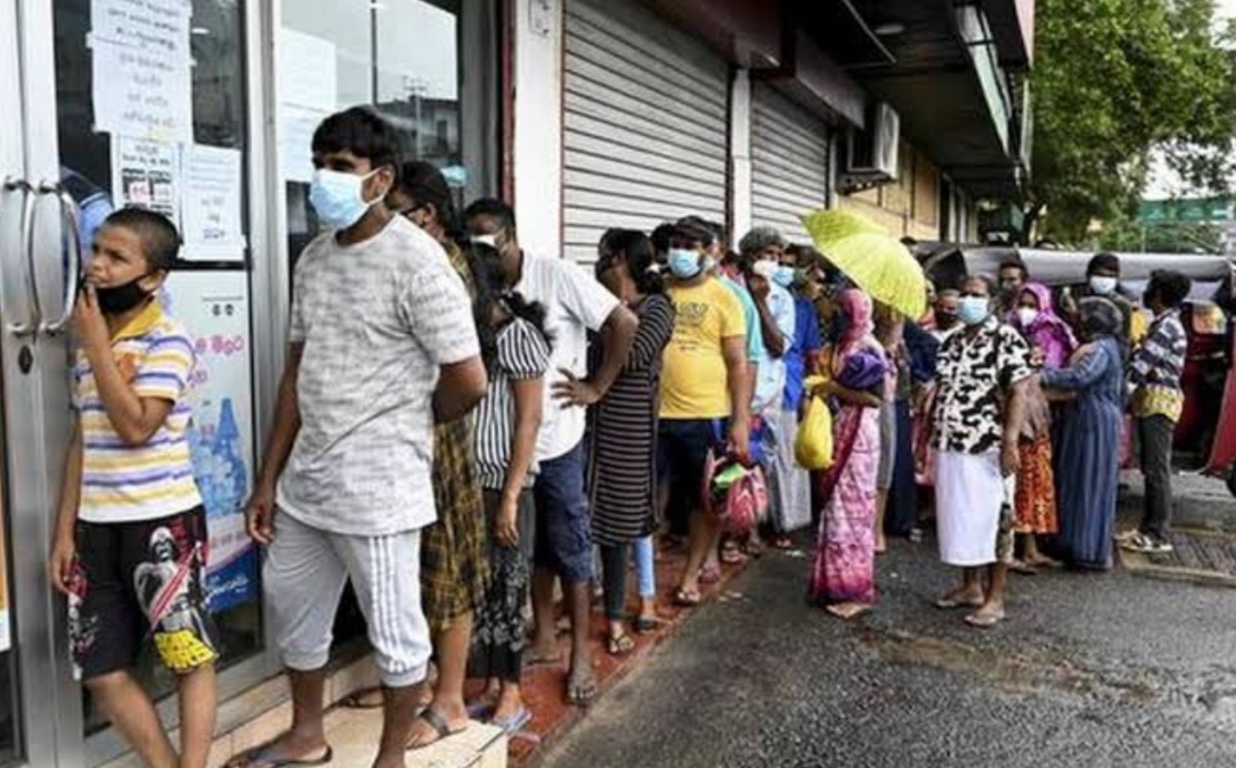 Big news: Economic crisis in Sri Lanka, people selling home ornaments to buy food grains