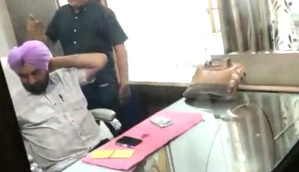 Dadagiri of RC Gurcharan Singh, allegation of threats to 'see' Vasika Navis in front of the sub registrar