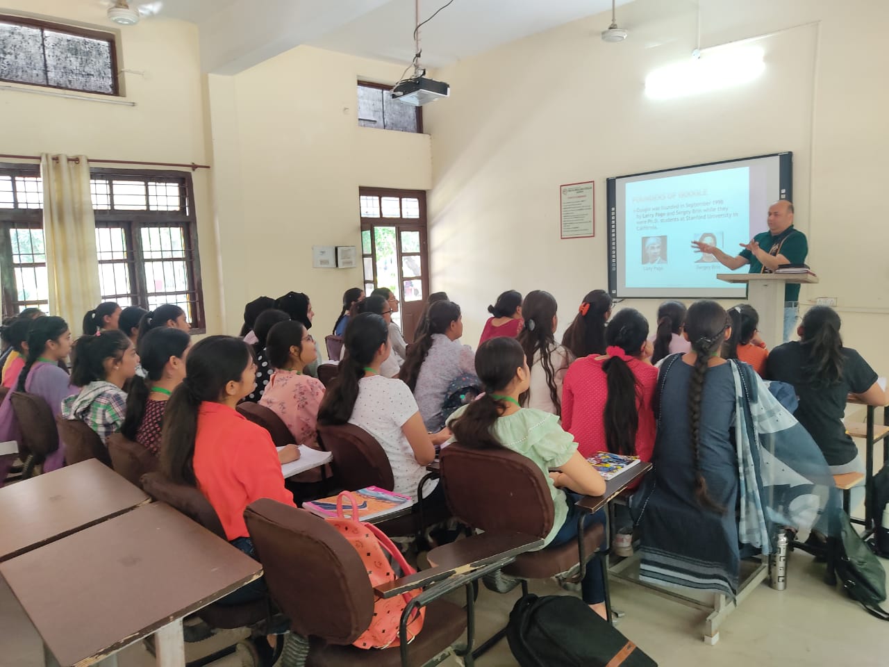 Manyavar Sandeep, head of Punjabi Press Club, interacted with Hansraj Mahila Mahavidyalaya student