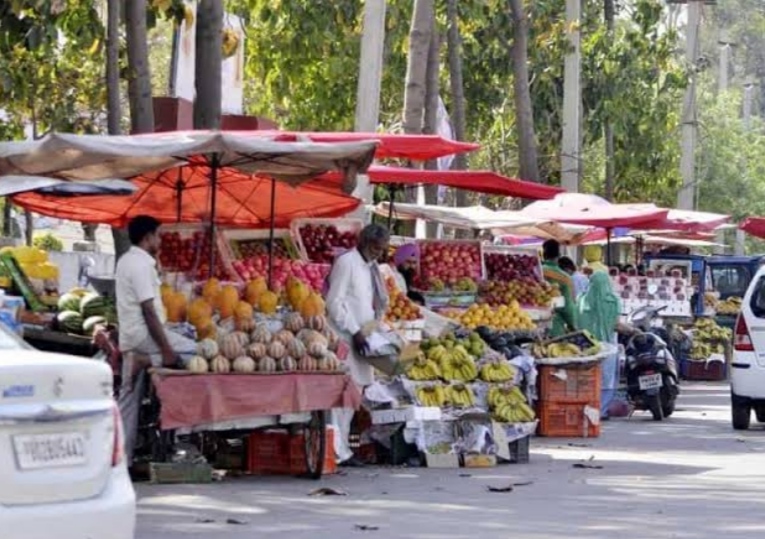 Punjab government in preparation to tighten the noose on street vendors, instructions to remove people sitting on the streets