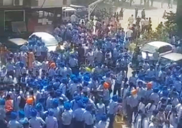 Big news: Fire broke out in Amritsar school, chaos ensued, children were evacuated safely