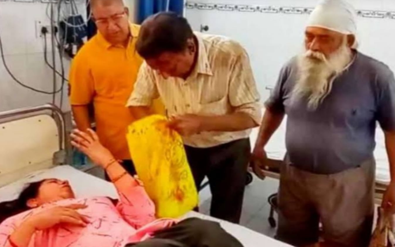 Big news: Snatching of Rs 5 lakh in public in Doaba Chowk, robbers ran away after snatching the bag held in hand