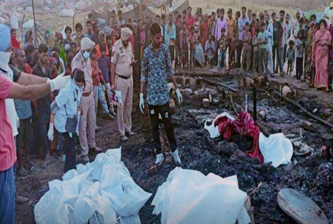 family burnt alive due to fierce fire, 7 including 5 children will bring painful death