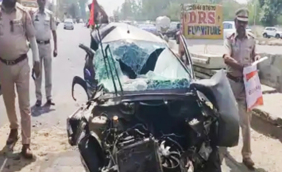In Jalandhar, a speeding car broke the railing and fell from the bridge, Sant Nirankari Mission's convener Vivek Chaudhary died.
