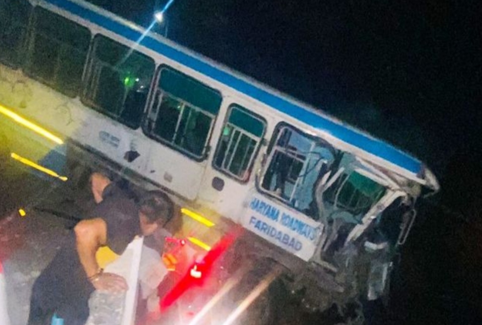 Haryana Roadways and Dera Beas bus collided head-on, two passengers died
