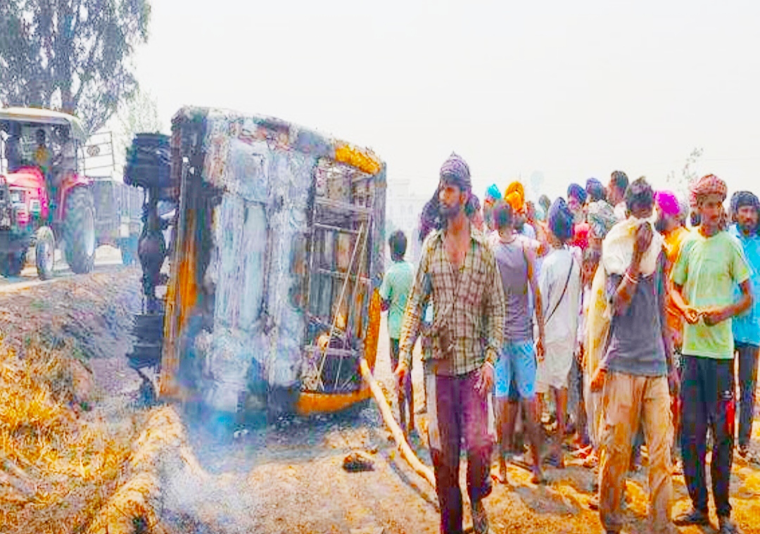 school-bus-gutted-in-wheat-farm-stubble-fire-several-students-injured