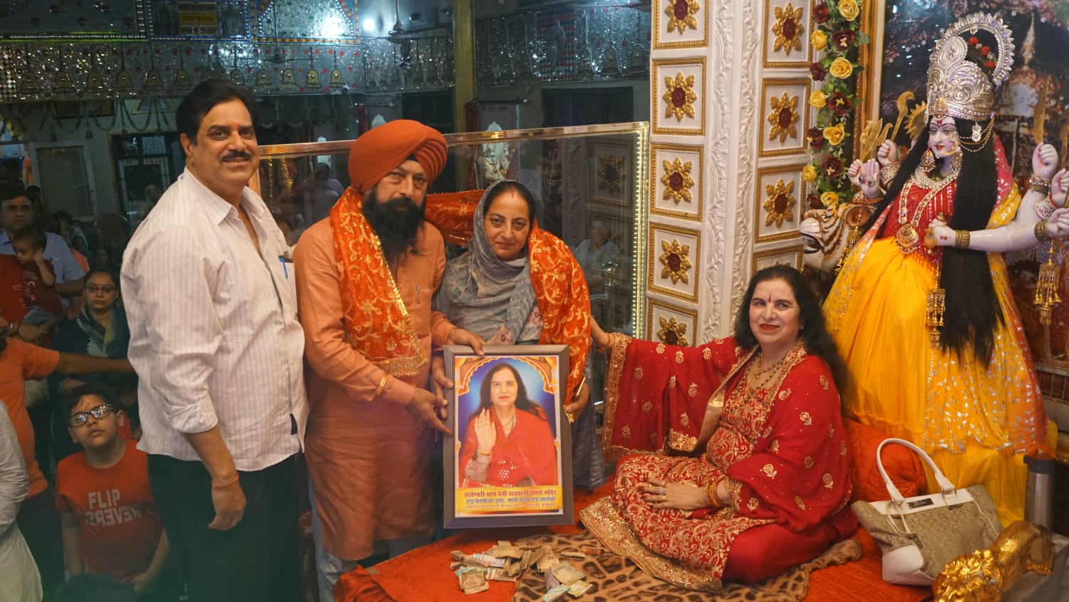 A huge hymn evening organized on Durga Ashtami in Rajeshwari Dham Devi Raj Rani Temple