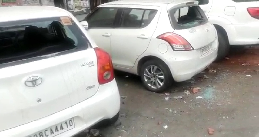 Near Lamma Pind Chowk, Jalandhar, mischievous elements broke the windows of vehicles parked on the roadside, police are checking CCTV cameras