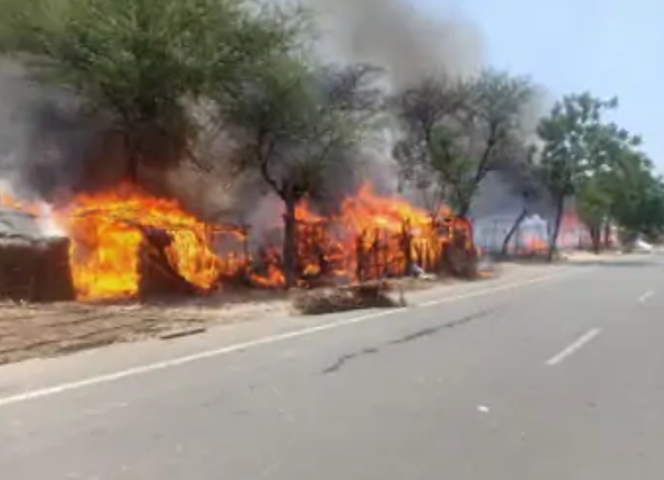 50 shanties burnt to ashes in a fierce fire in Jalandhar, screaming