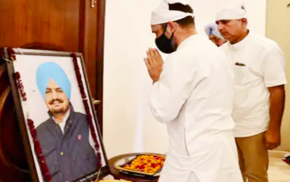 Rahul Gandhi reached Manasa's village Musa, paid tribute to singer Sidhu Musewala
