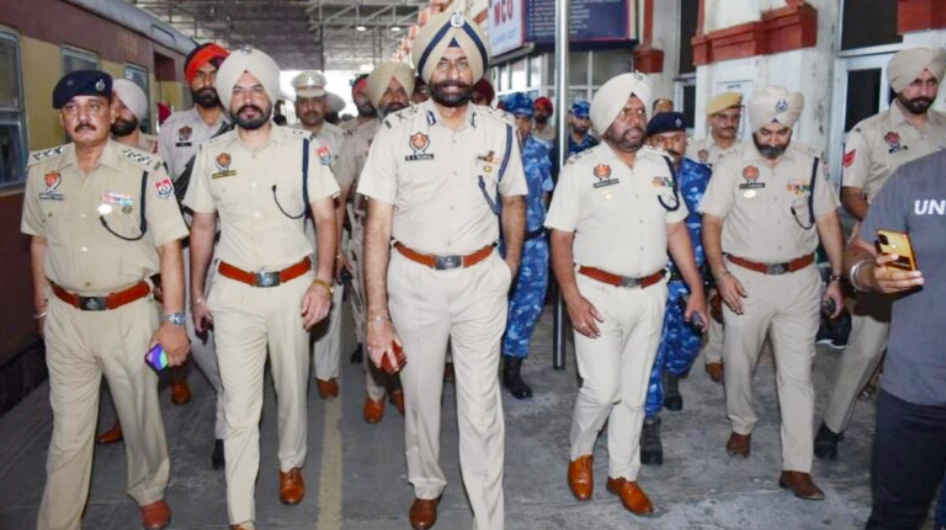 CP Gursharan Singh Sandhu reviewed the security of Jalandhar Cantt Railway Station