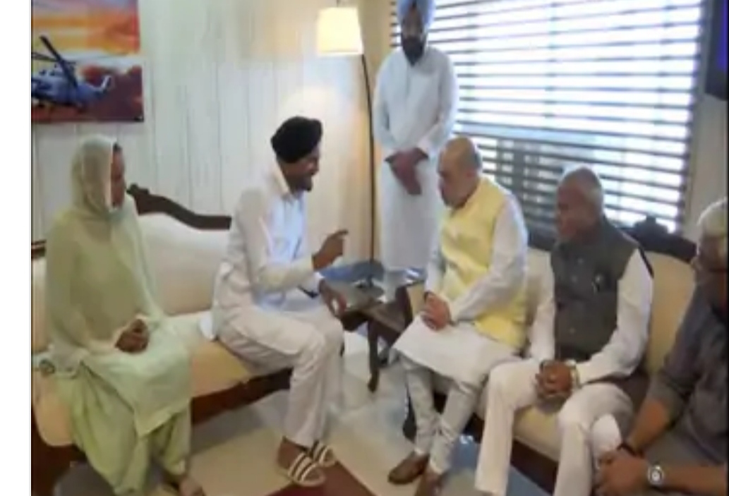 Singer Sidhu Musewala's parents met Home Minister Shah