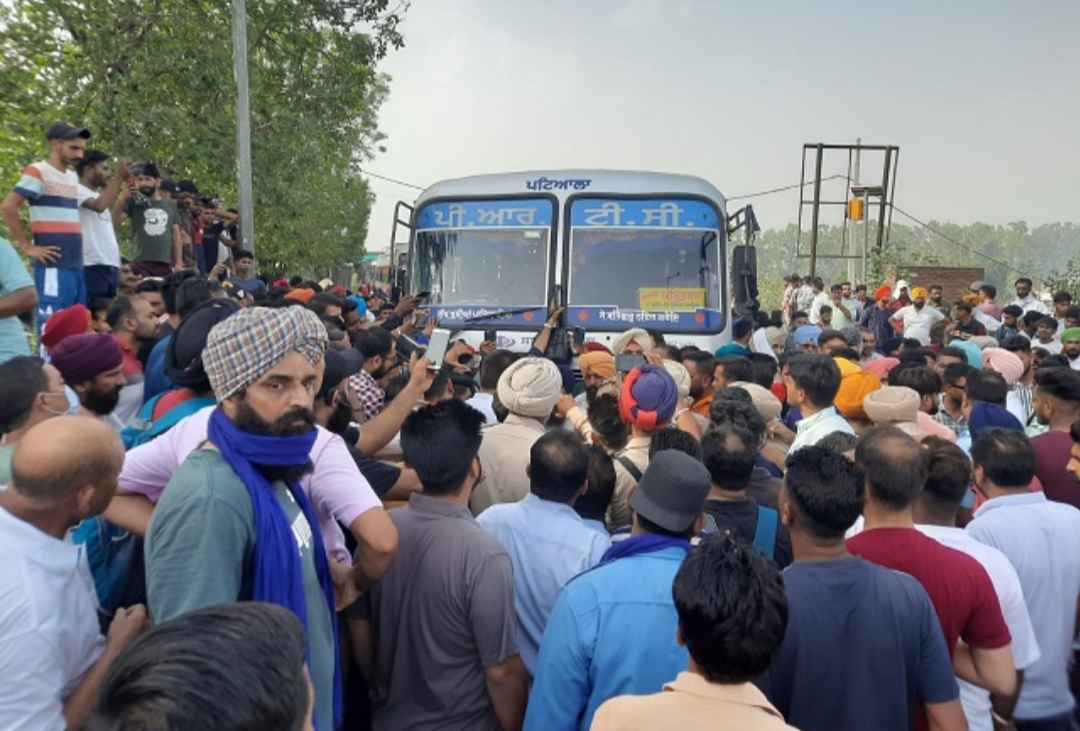 Breaking News : Miscreants robbed a PRTC bus at gun point in broad daylight near Ladowal toll plaza in Punjab