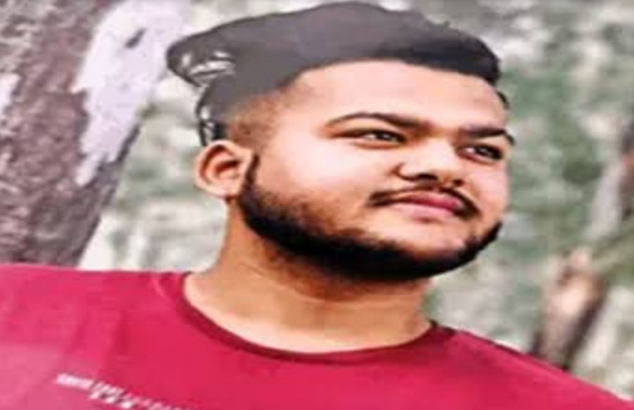 Hurt by the death of Sidhu Musewala, his 20 year old fan committed suicide by consuming poison.