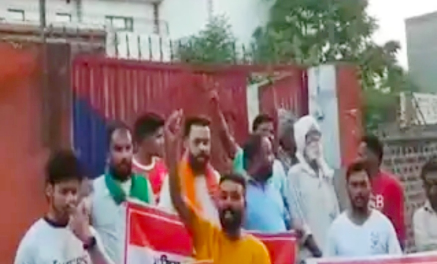 Uproar after death of youth due to intoxication in Jalandhar, people locked the police post