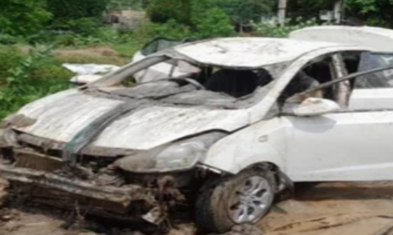 Sad news: The rotten bodies of four members of the same family found in the car found from the canal