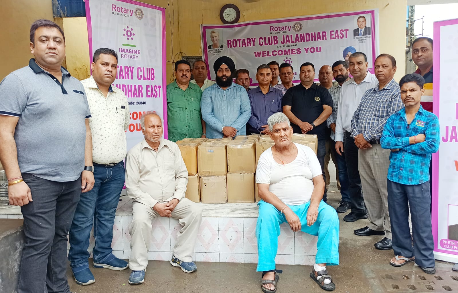 Randeep Sharma became the head of Jalandhar Rotary Club East, started a new session by distributing ration on Annapurna Day.