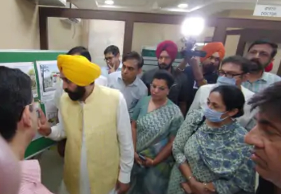 Punjab CM Bhagwant Mann visits Mohalla clinic