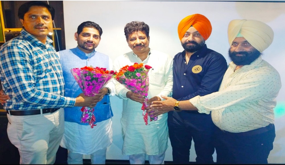 Digital Media Association (DMA) organized DJ and dinner party, Chief Guest MLA Raman Arora and Sheetal Angural handed over DMA's ID cards and vehicle stickers to the journalists