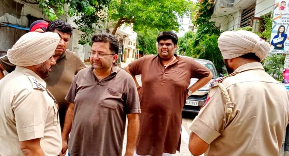 A new twist has come in the case of robbery of 10 lakh rupees in broad daylight in Jalandhar Central Town, police may soon make a big disclosure