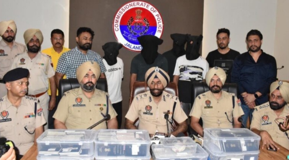 Jalandhar police arrested 4 travel agents with 536 passports, Rs 49,000 cash, a laptop, 3 computer sets and other documents.