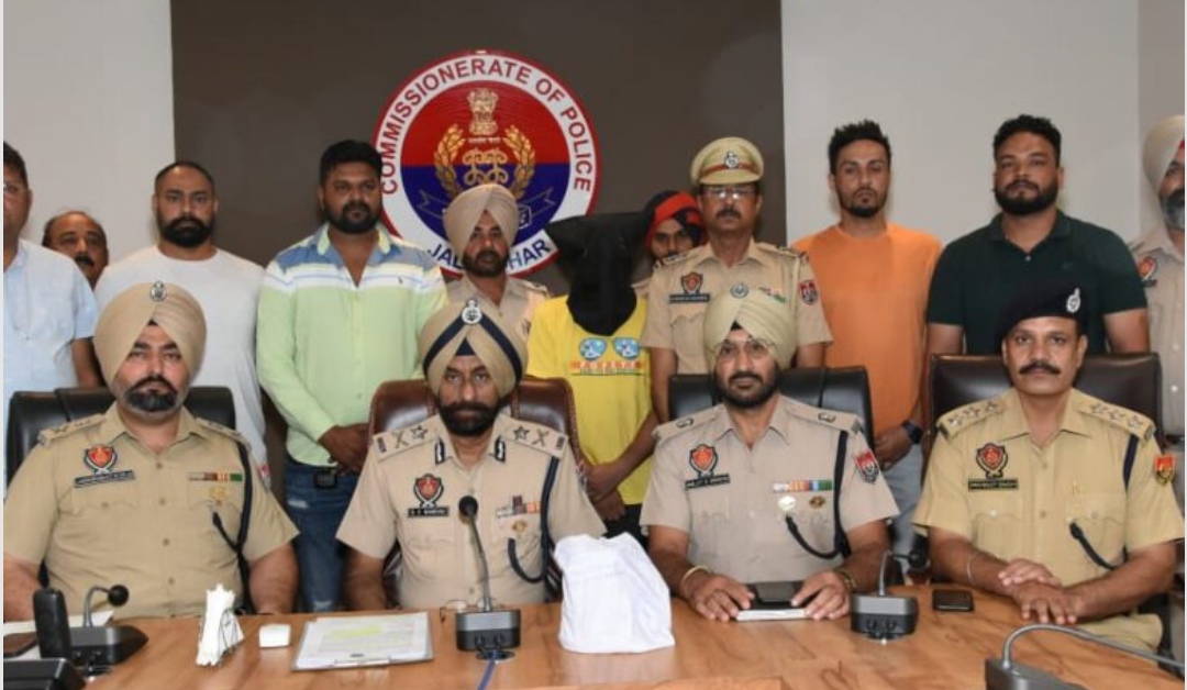 The CIA STAFF-1 team arrested the accused with 1 kg heroin near Doaba Chowk.