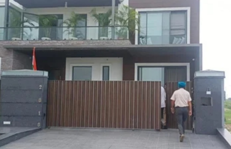Vigilance raid at the house of AIG of Punjab Police, searched the entire house
